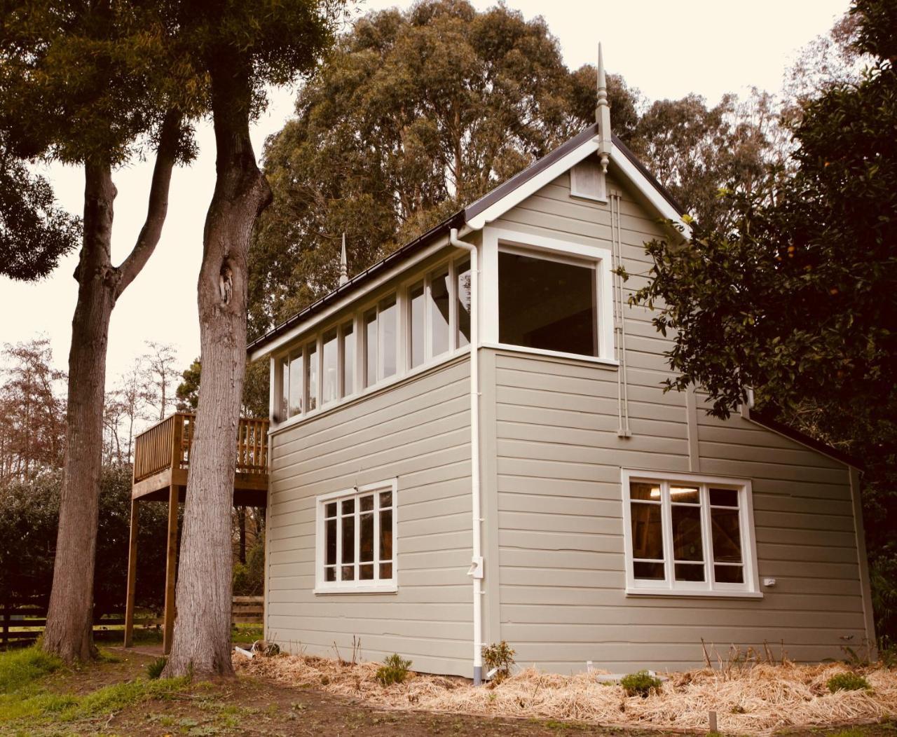 The Signal Box Hotel Whanganui Exterior photo