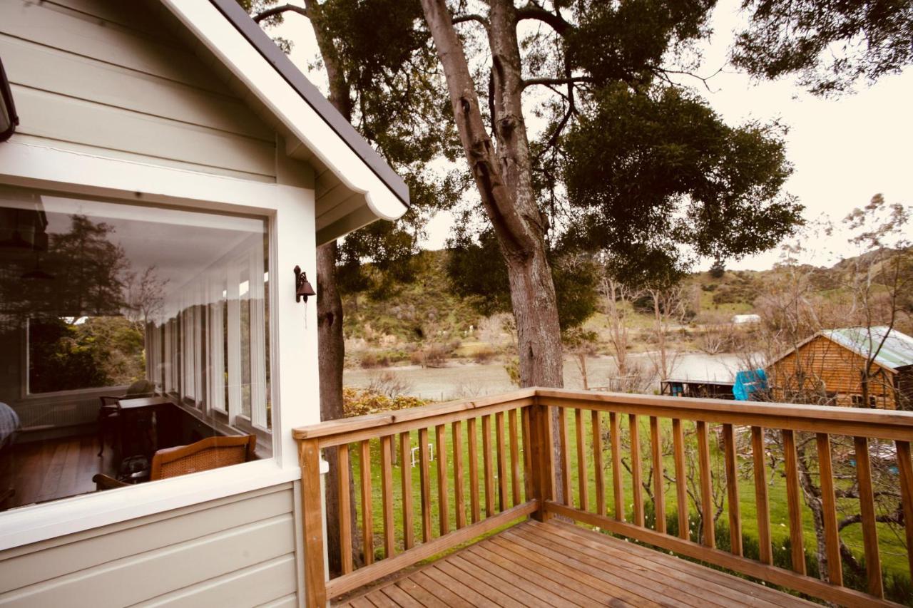 The Signal Box Hotel Whanganui Exterior photo